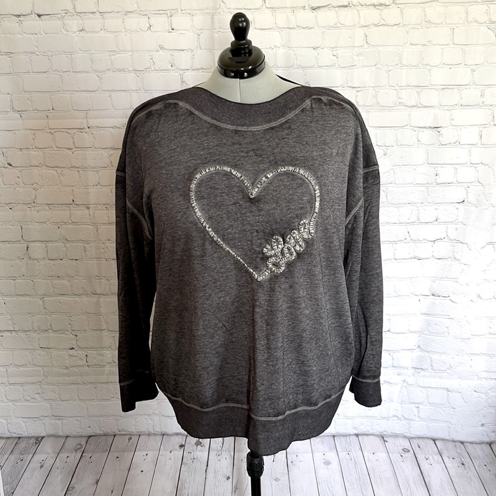 LANE BRYANT LONG SLEEVE SWEATER, SIZE 26/28, DARK GREY, HEART/LOVE, LIKE NEW!!!